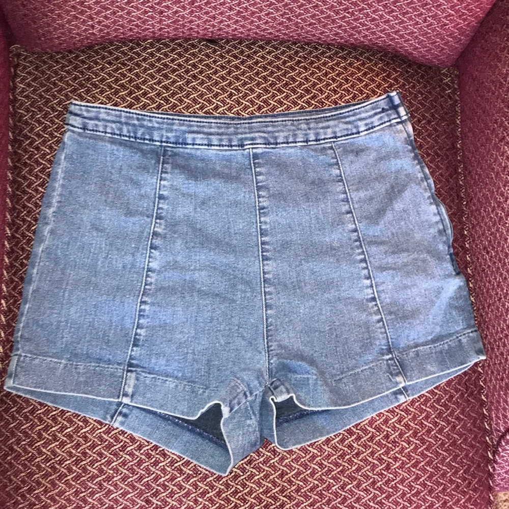 H&M stretchy high waisted shorts